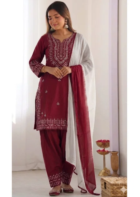 Khas 4528 A To C Rayon Embroidery Readymade Pakistani Suits Wholesale In India
